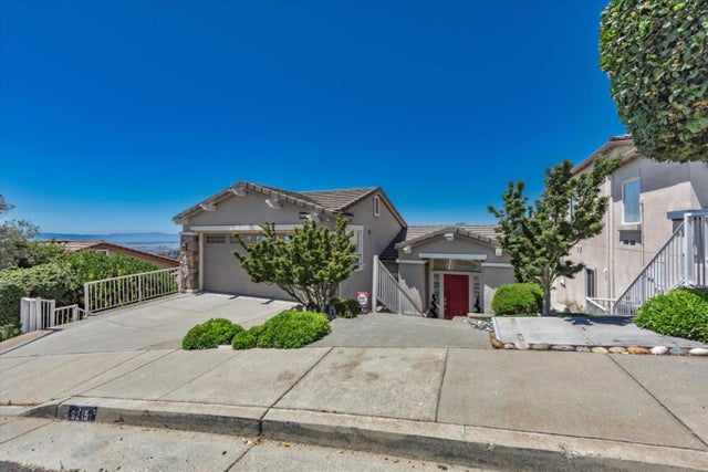 8215 Skyline Cir, OAKLAND