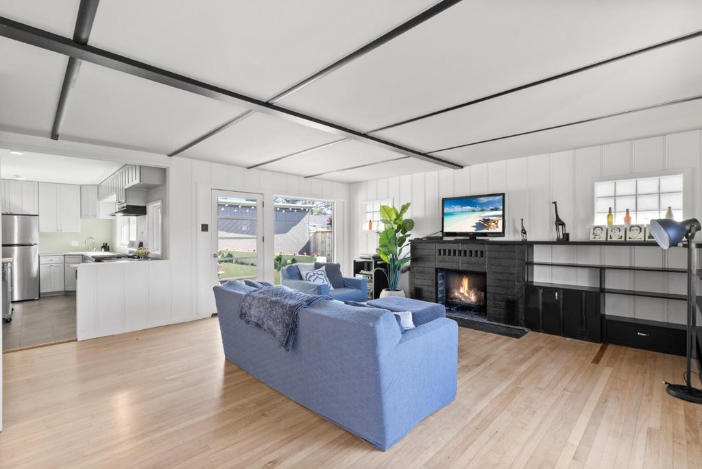 414 Vermont Ave, MOSS BEACH