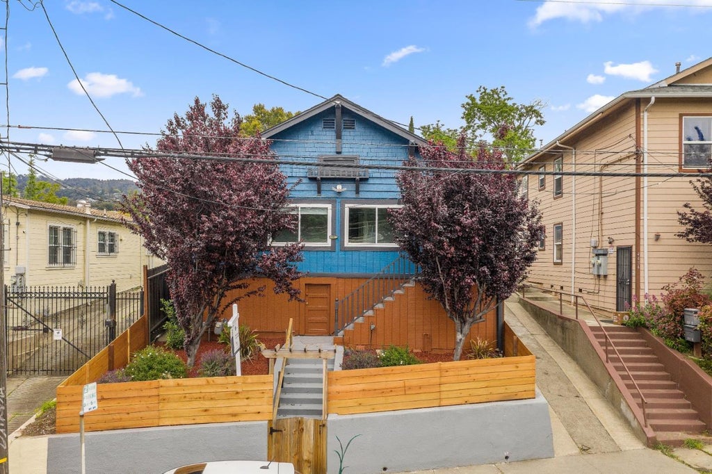 6900 Thornhill Dr, OAKLAND