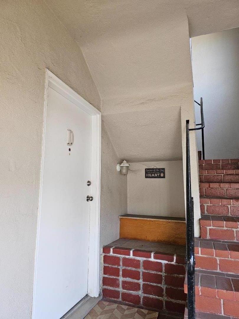 160 Clarendon Rd, PACIFICA