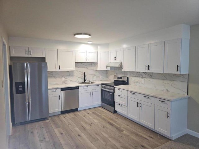 160 Clarendon Rd A, Pacifica