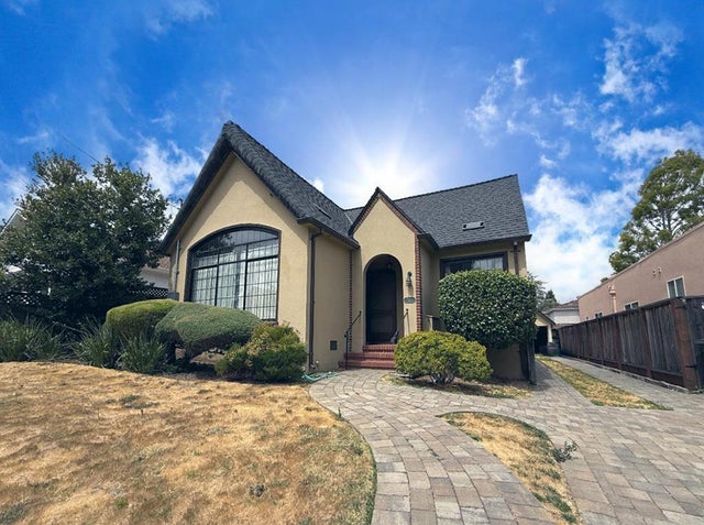 2104 Carmelita Ave, BURLINGAME