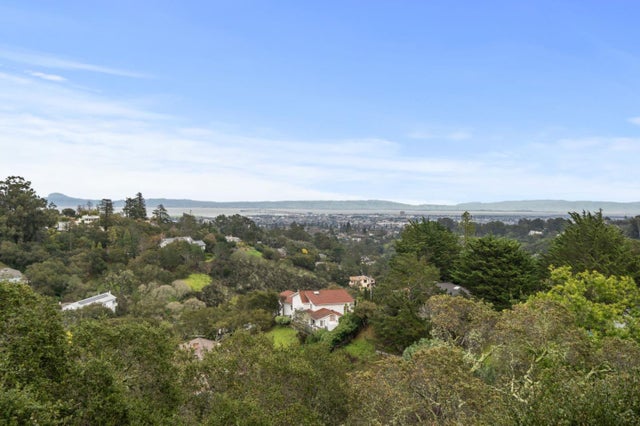 15 Anson Rd B, HILLSBOROUGH