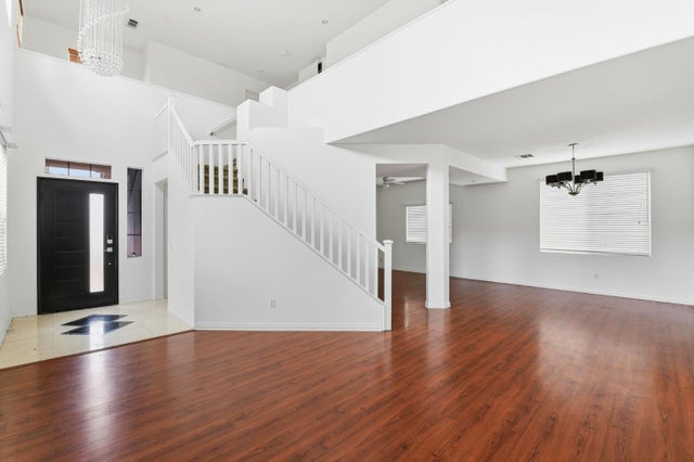 125 Macademia Ln, SIMI VALLEY