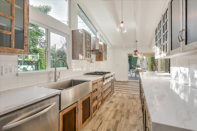 6513 Corbin Ave, WOODLAND HILLS