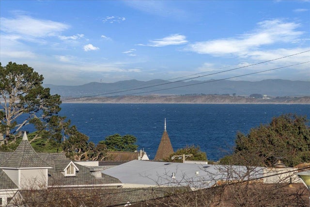 525 Laurel Ave, PACIFIC GROVE