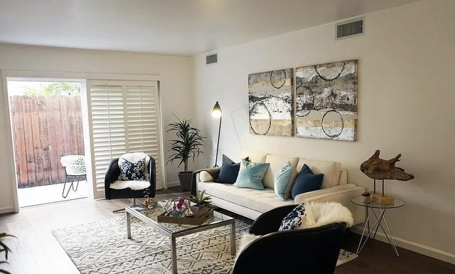 1045 N Kings Rd, WEST HOLLYWOOD