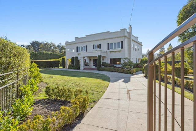 715 Brewer Dr, Hillsborough