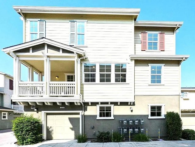 631 True Wind Way 218, Redwood City