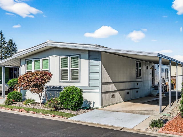 136 Vinewood Ln 136, MORGAN HILL