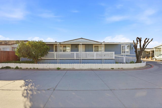 174 Redwood Ave 174, HOLLISTER