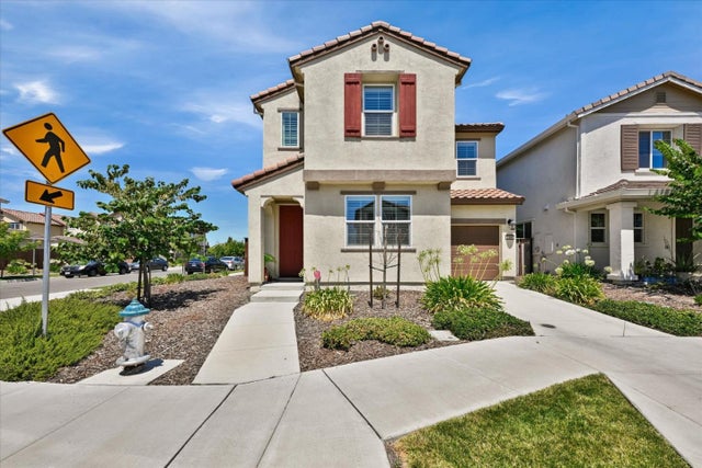 2466 Buzz Aldrin Way, SACRAMENTO