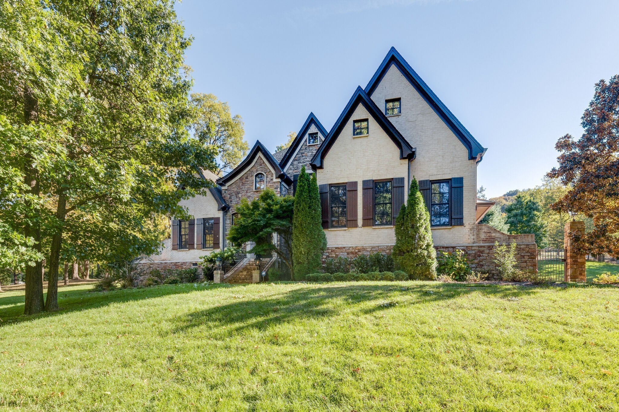 Homes For Sale on Tyne Blvd Ashton Real Estate Group