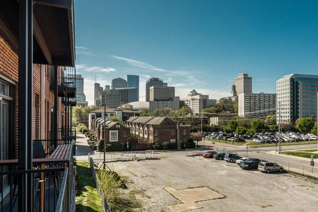 District Lofts Townhomes For Sale Nashville 817 3rd Avenue North Real Estate [ 427 x 640 Pixel ]