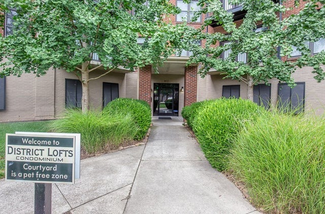 District Lofts Townhomes For Sale Nashville 817 3rd Avenue North Real Estate [ 422 x 640 Pixel ]