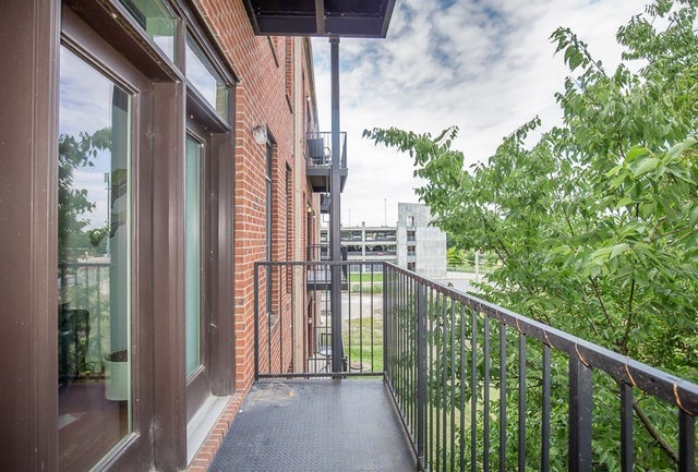 District Lofts Townhomes For Sale Nashville 817 3rd Avenue North Real Estate [ 433 x 640 Pixel ]