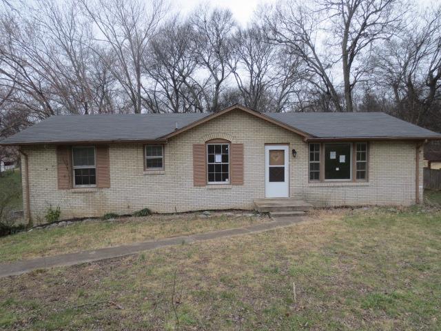 Home for sale in 137 Lakeside Park Dr Hendersonville, TN