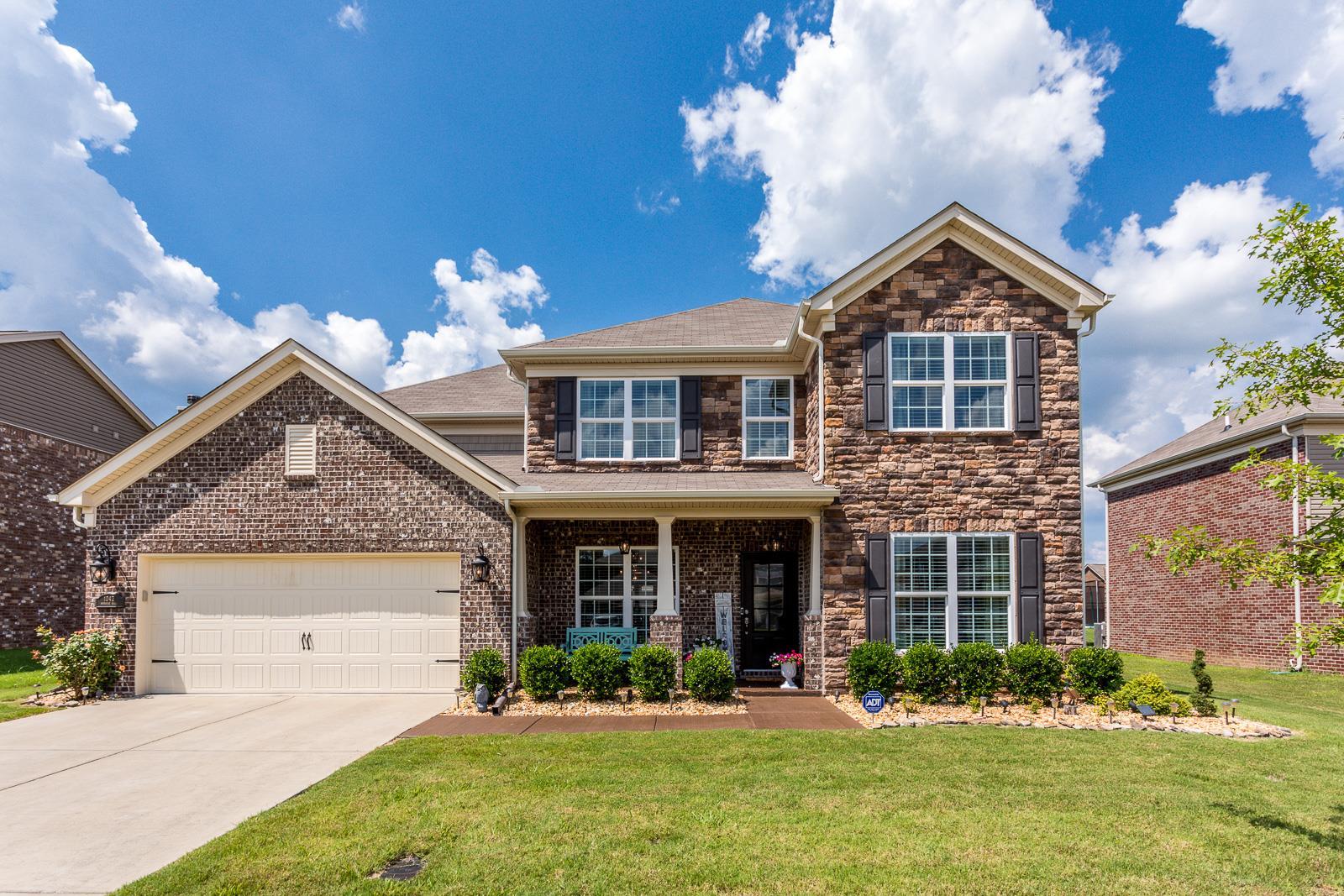 Home for sale in 1042 Merrick Rd Hendersonville, TN