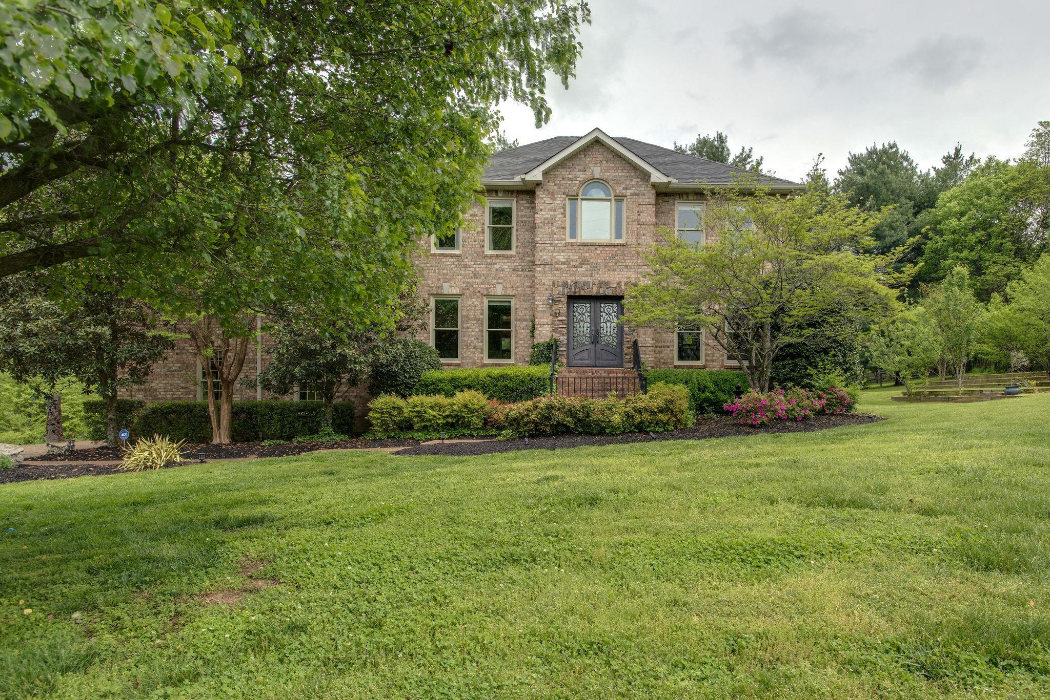 Home for sale in 1001 Cedarview Ln Franklin, TN