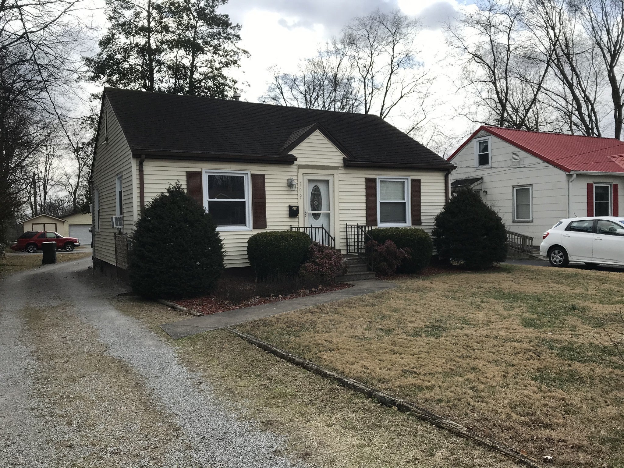 Home for sale in 309 Fairview Dr Hopkinsville, KY