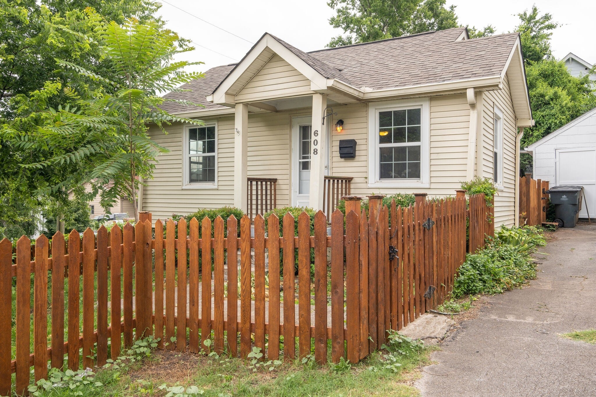 Home for sale in 608 S 17th St Nashville, TN