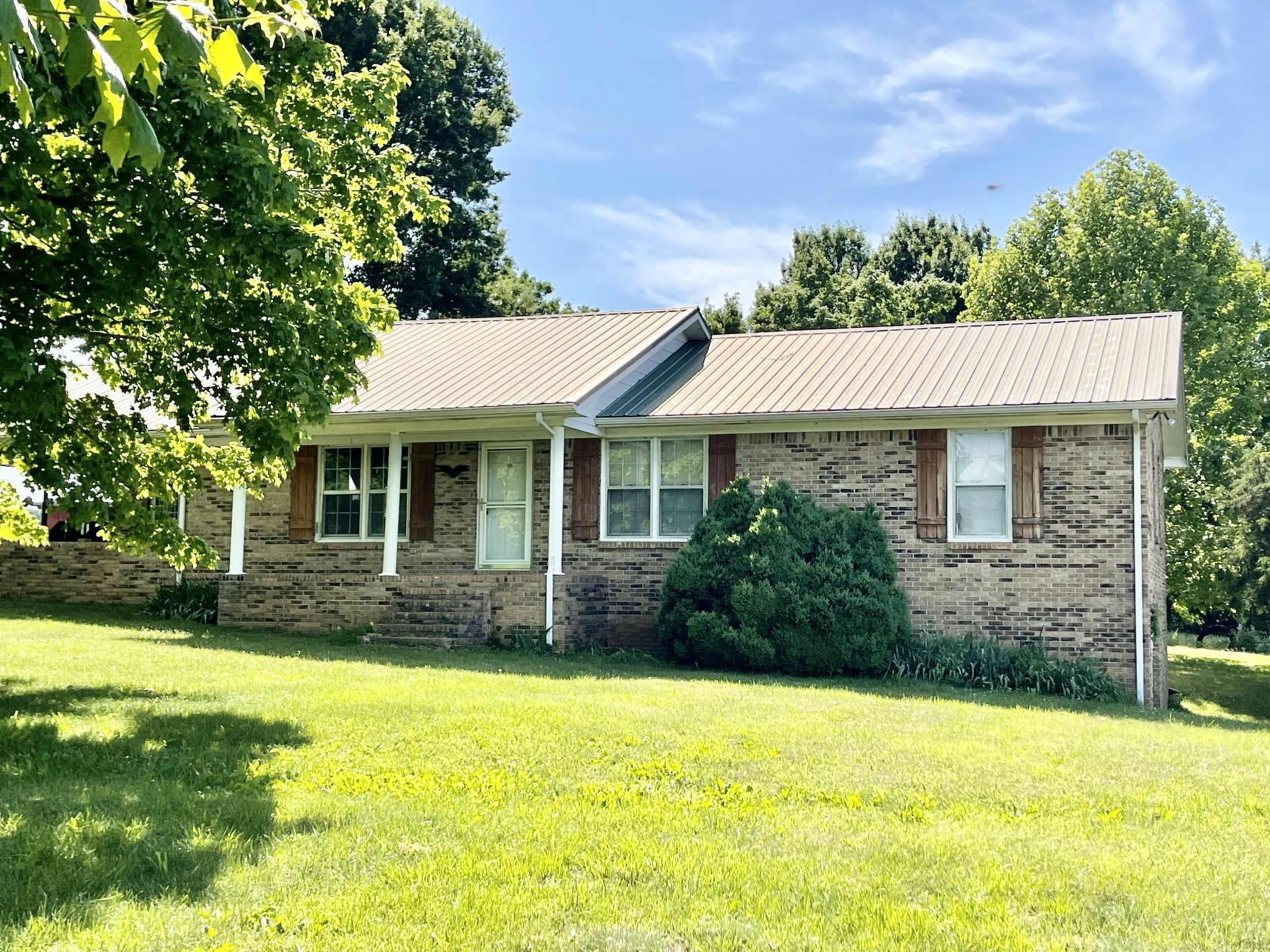 Home for sale in 1526 Caughran Rd Lewisburg, TN