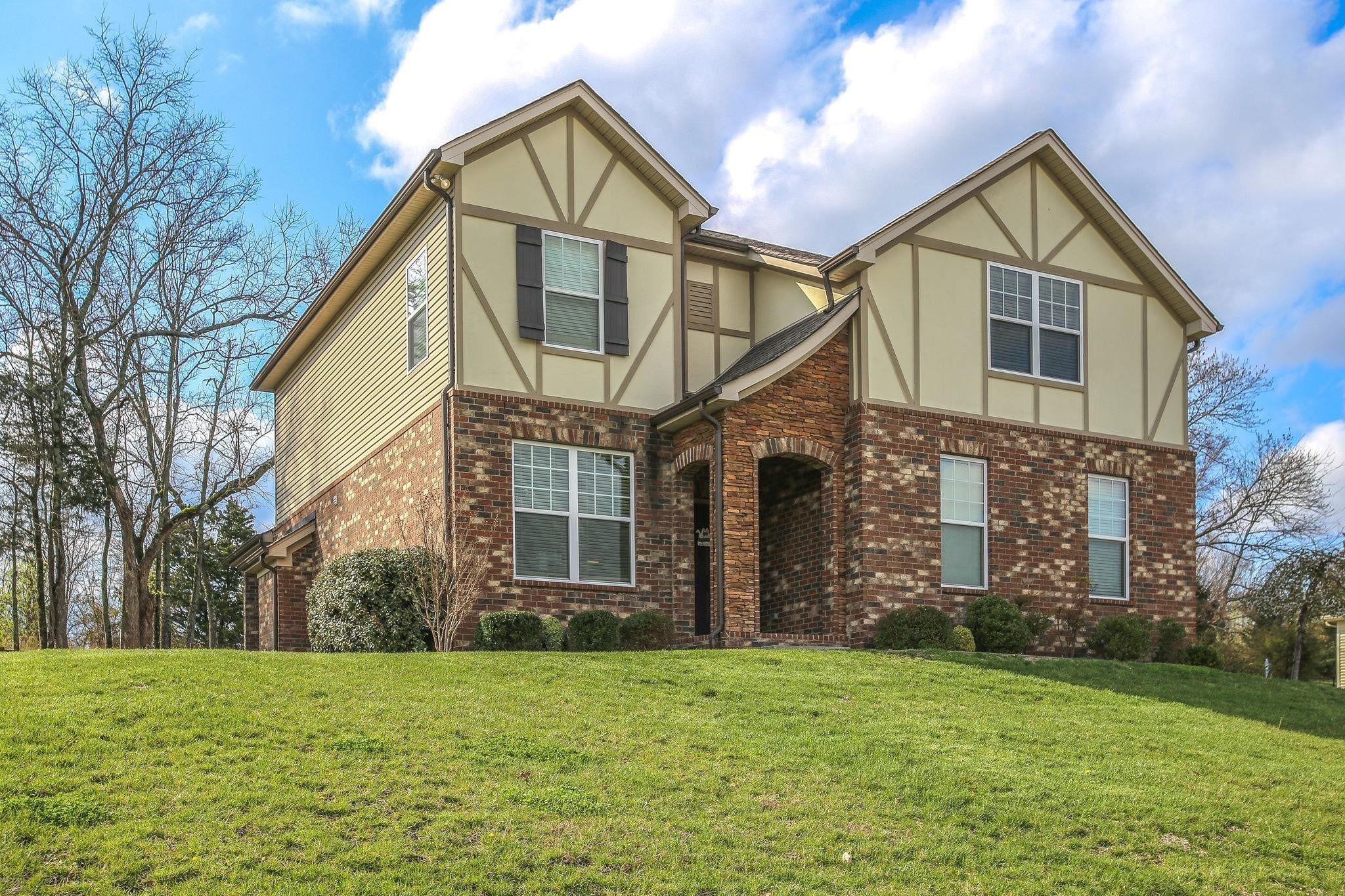 LA VERGNE Real Estate - Residential Lease for sale