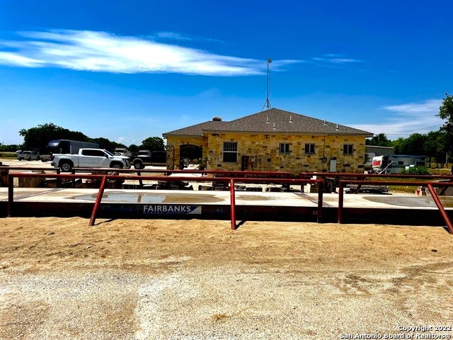 8635 S Loop 1604 E, Elmendorf