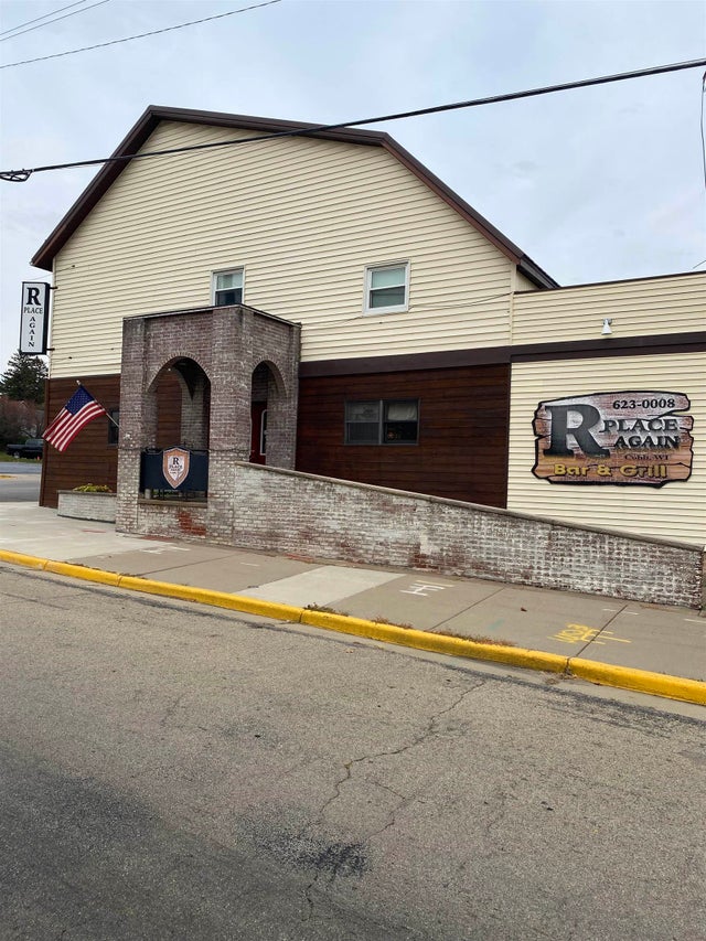 102 E Main Street, Cobb