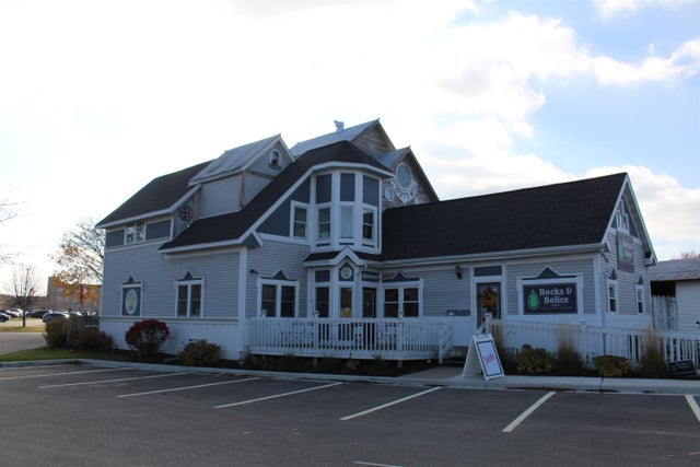 105 E 2nd Street, Waunakee