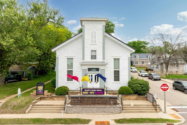 147/145 E Montello Street, Montello