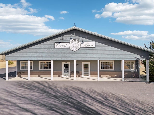 680 Enterprise Drive, Lake Mills