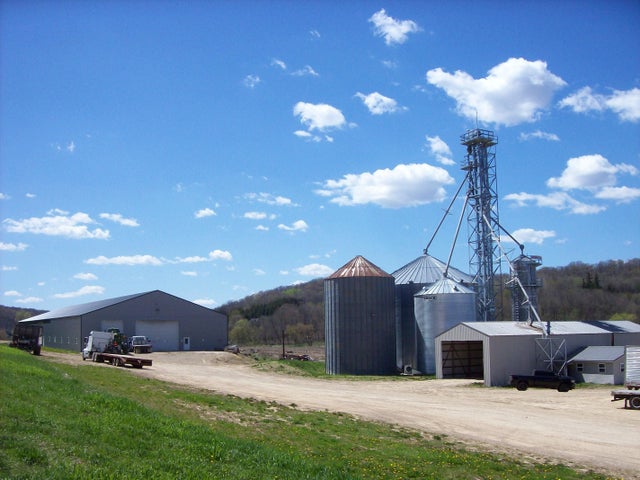 E17489 County Road F, Hillsboro