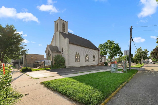 130 E Maple Avenue, Beaver Dam