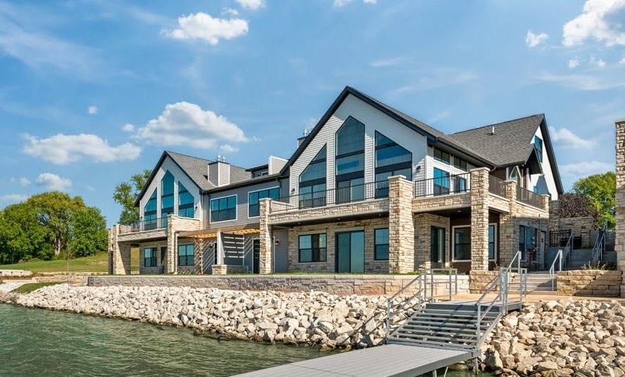 218 Lakeview Lane, Beaver Dam