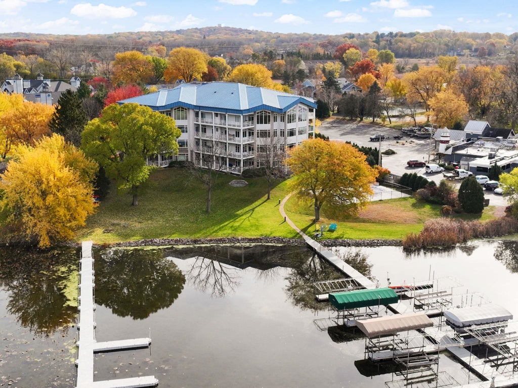 #104 - 5355 Hansons Landing, Westport