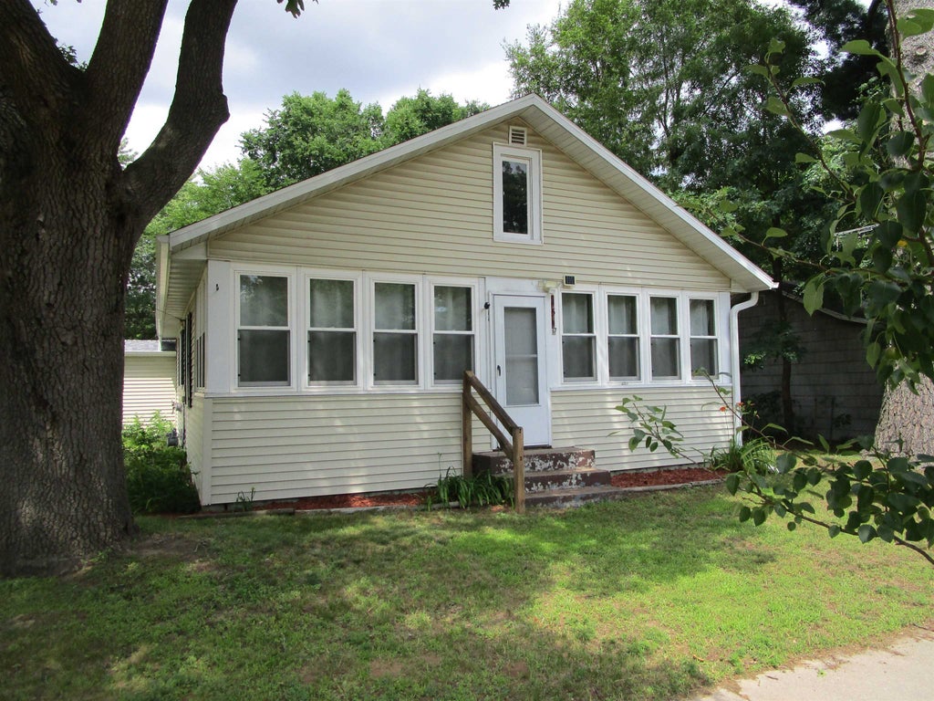 454 Center Street, Adams