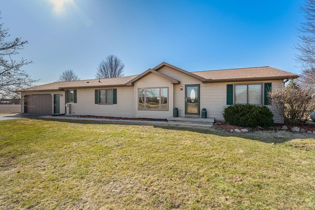 W7985 Military Road, Fort Winnebago