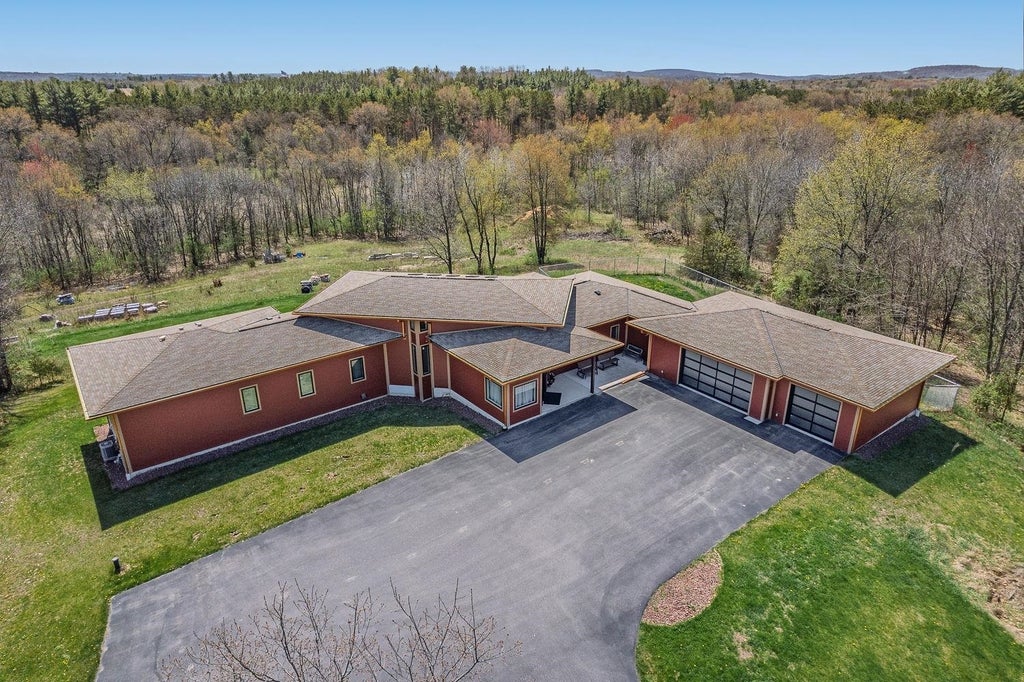 E7521 N Reedsburg Road, Reedsburg