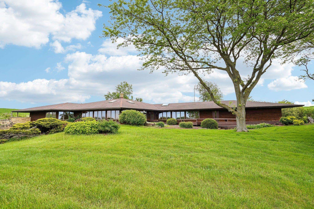 1510 County Road Qq, Mineral Point