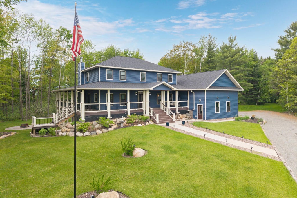 W6880 Maplewood Lane, Medford