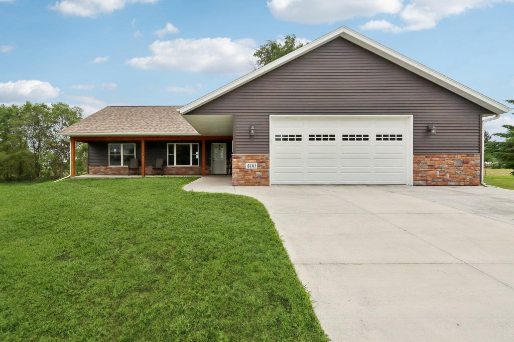 400 Mourning Dove Court, Arena