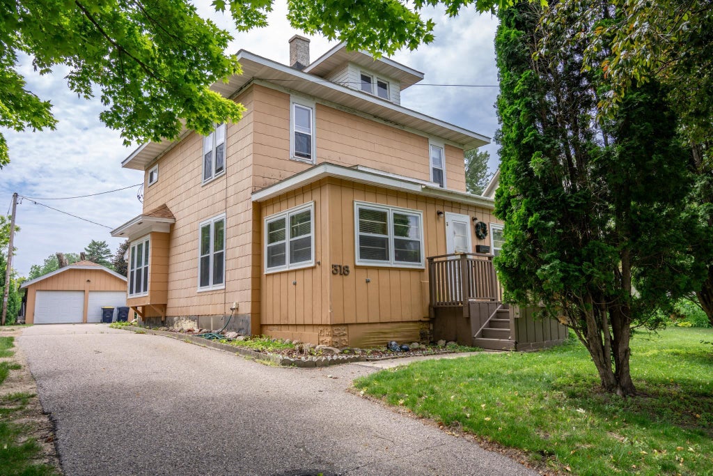 318 Tremont Street, Mauston
