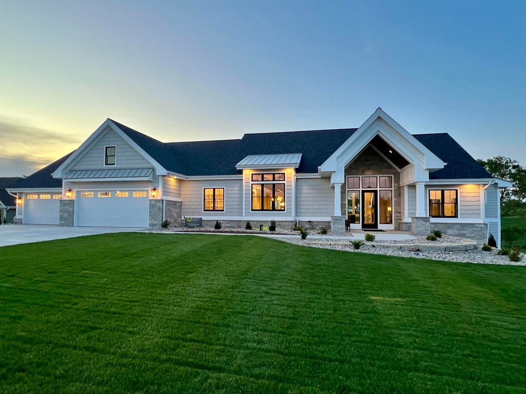 3322 Colton Way, Windsor