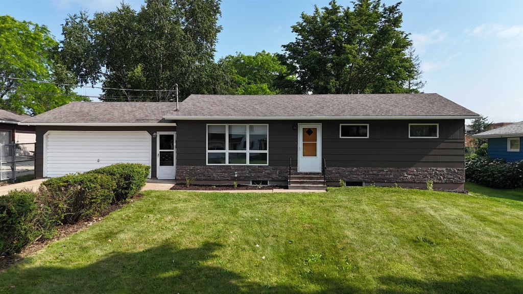 828 North Street, Sparta