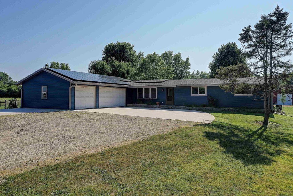 N3562 River Road, Elba