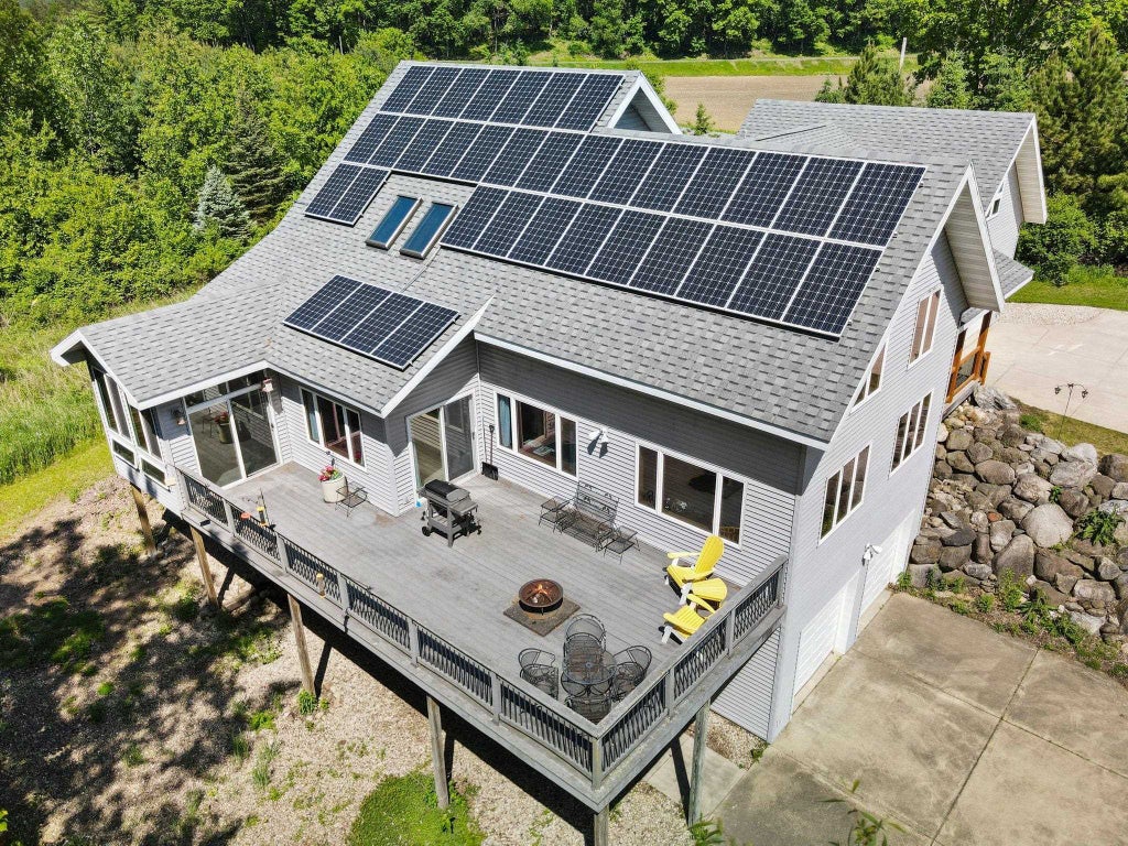 2215 W Ridge Road, Cottage Grove
