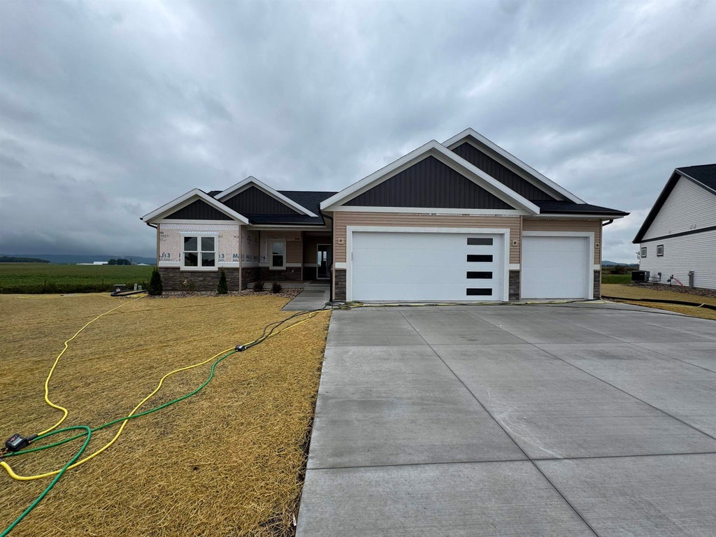 256 Falcon Court, Sauk City