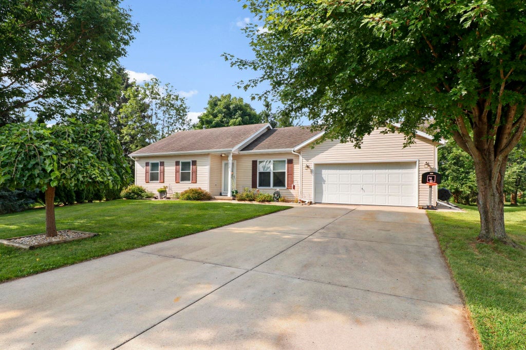 325 W Division Street, Mazomanie