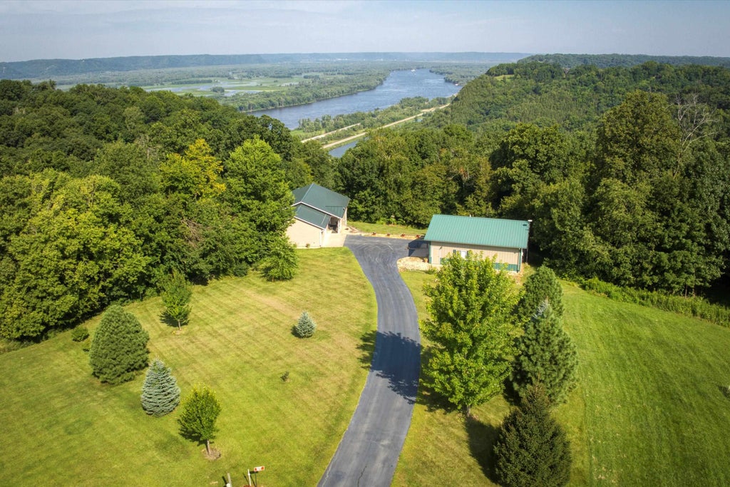 11215 Midway Court, Freeman